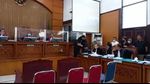 Detik-detik Ferdy Sambo Peluk Putri Candrawathi di Ruang Sidang