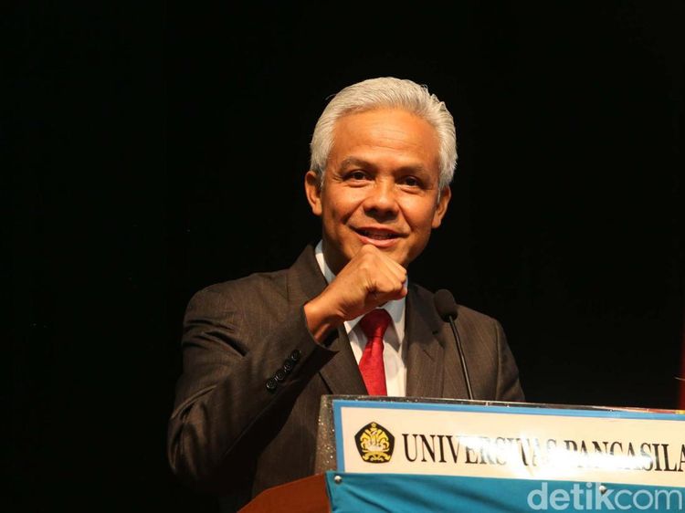Ganjar Pranowo Beri Orasi Ilmiah di Wisuda Universitas Pancasila