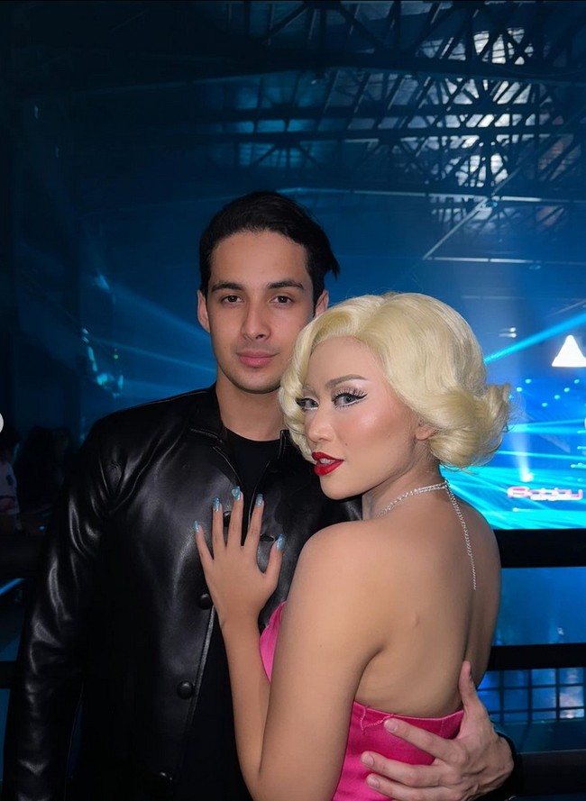 Rachel Vennya menampilkan Hollywood Glamour dengan berdandan pakai kostum serta makeup a la Marilyn Monroe. Foto: Instagram