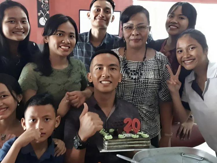 Gaya Keren Adik Brigadir J, Reza Hutabarat Saat Kulineran