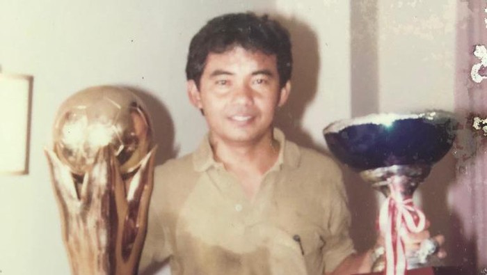 Gelar juara perserikatan pelatih Syamsuddin Umar musim 1991-1992 bersama PSM Makassar