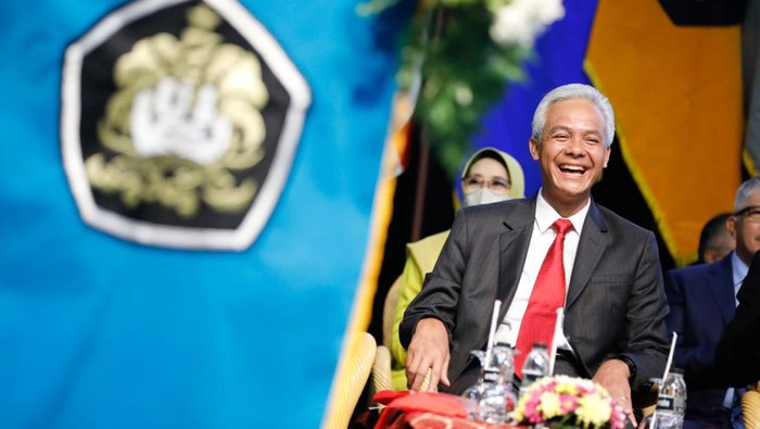 Gubernur Jawa Tengah Ganjar Pranowo, berkesempatan menjadi orator dalam Orasi Ilmiah: Menghadapi Tantangan Global saat Dies Natalis ke-56 dan Wisuda Semester Genap Program D3, S1, Profesi S2 dan S3 Universitas Pancasila.