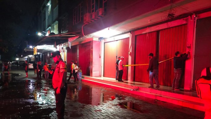Gudang kosmetik di Tambora Jakarta Barat yang terbakar.