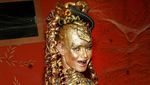 Heidi Klum Sang Ratu Pesta Halloween, dari Dewa Hingga Iblis