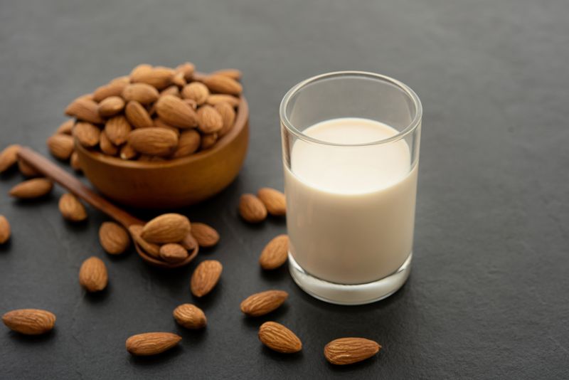 Ilustrasi Susu Almond