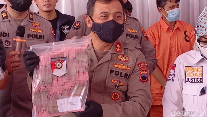 Jumpa pers kasus uang palsu, di Mapolres Sukoharjo, Selasa (1/11/2022).