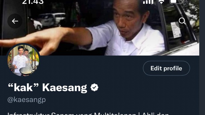 Kaesang Pangarep pajang foto kakak dan bapaknya di Twittter, Selasa (1/11/2022).
