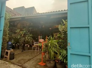 Nostalgia di Kafe Lambak, Konsepnya Jadul dengan Menu Pisgor Gula