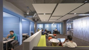 Seperti banyak perusahaan teknologi lain, desain kantor Twitter fun alias menyenangkan. Foto: Twitter