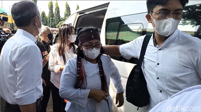 Keluarga Brigadir Yosua tiba di PN Jaksel