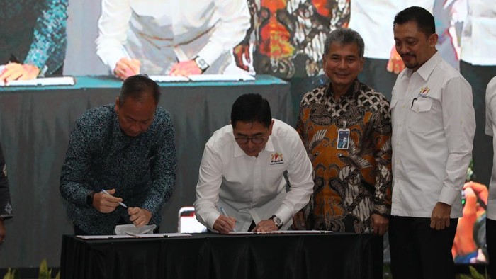 Kemenperin-Kadin Sinergi untuk Majukan IKM Kementerian Perindustrian bersinergi dengan Kamr Dagang Indonesia (Kadin). Kerjasama ini untuk mendorong IKM Komponen Otomotif lebih maju.