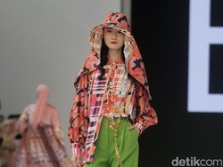 10 Koleksi Busana Color Block ala Benang Jarum di Jakarta Fashion Week 2023