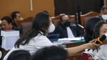 Kompak Berbaju Putih, Keluarga Yosua Bersaksi di Sidang Ferdy Sambo