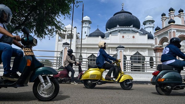 Kegiatan tersebut dimulai dari Museum Tsunami hingga Pantai Tebing Lampuuk, Aceh Besar. (Chaideer Mahyuddin/AFP/Getty Images)