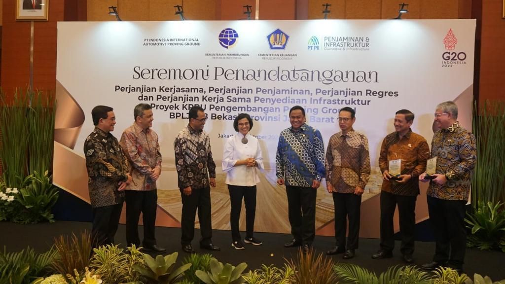 Konsorsium Indonesia International Automotive Proving Ground (IIAPG) sebagai pemenang tender proyek fasilitas uji kelayakan kendaraan (proving ground) berstandar internasional senilai Rp 2 triliun di Bekasi, Jawa Barat milik Kementerian Perhubungan akan segera memulai pembangunan.
