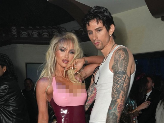 BEVERLY HILLS, CALIFORNIA - OCTOBER 28: (L-R) Megan Fox and Machine Gun Kelly attend the Casamigos Halloween Party Returns in Beverly Hills on October 28, 2022 in Beverly Hills, California. (Photo by Michael Kovac/Getty Images for Casamigos)