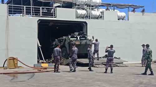 KRI Tanjung Kambani-971 merapat dan sandar di Dermaga Timur Pelabuhan Benoa, Senin (31/10/2022) sekitar pukul 12.00 Wita.