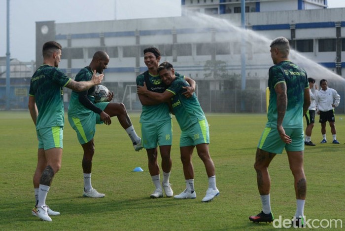 Latihan perdana Persib Bandung