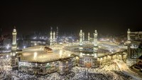 Masjidil Haram sudah beberapa kali mengalami perombakan. Di tahun 1570 Masehi, Masjidil Haram direnovasi oleh arsitek pribadi Sultan Salim II dengan menggunakan atap dan menambahkan kubah-kubah dekorasi. (Foto: Getty Images/iStockphoto/stefanofiorentino)