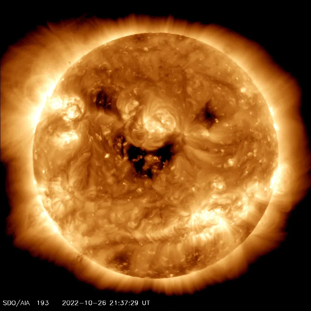 Matahari seperti tersenyum yang ditangkap oleh kamera ultraviolet NASA.