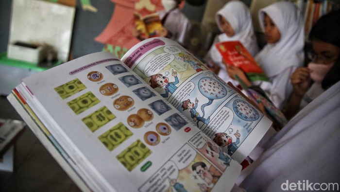 Pemprov DKI melalui Dinas Perpustakaan dan Kearsipan menggelar gerakan Baca Jakarta. Kegiatan ini guna meningkatkan budaya gemar membaca.