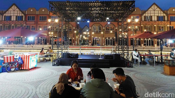 Dengan banyaknya UMKM di bidang bidang food and beverage, La Riviera pun sering mengadakan kegiatan yang bernama La Riviera Culinary Festival.