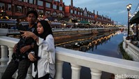 Nuansa Eropa tak hanya dirasakan dari desain kawasannya saja.