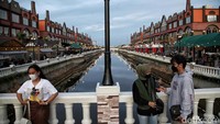 Nah, bagi traveler yang ingin merasakan sensasi layaknya berwisata di Eropa. Maka kawasan La Riviera di PIK2 dapat menjadi pilihan.