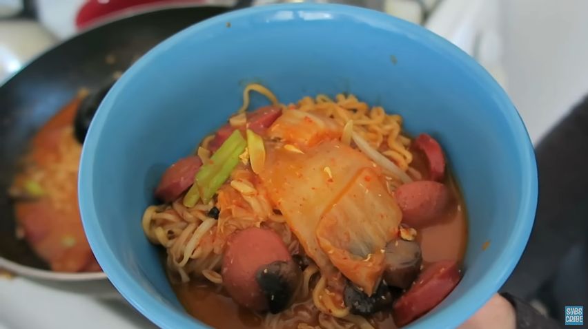 Kreasi mie instan ala selebriti Indonesia