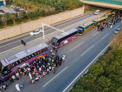 Suasana Mencekam Pabrik iPhone Kena Wabah COVID-19