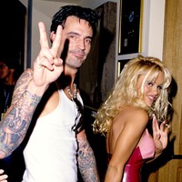 Megan Fox dan Machine Gun Kelly ini secara khusus mengambil referensi dari gaya kedua ikon 90-an itu di pesta pembukaan Hard Rock Hotel & Casino di Las Vegas pada 1995, tahun yang sama mereka menikah. (Foto: WireImage/Steve Granitz)