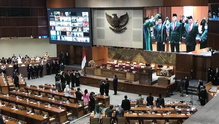 Paripurna DPR Lantik 3 Anggota DPR Pengganti Jhonny Allen-Zulhas