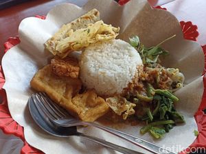 Yuk Cicipi Pecel Goceng Murah Meriah di Warung Bernuansa K-Pop Blitar