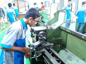 Keren! Pelajar Karawang Mampu Produksi Sparepart Untuk Moge
