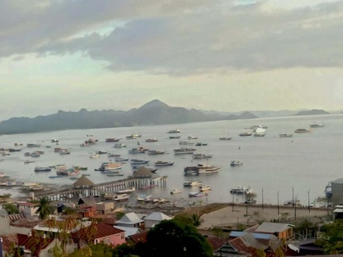 Pemandangan perairan Labuan Bajo dilihat dari Puncak Waringin