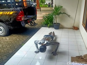 Satpol PP Banyuwangi Tertibkan Badut-Manusia Silver yang Resahkan Warga