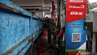 Mulai hari ini, Selasa (1/11), harga BBM nonsubsidi mengalami perubahan. Pertamax Turbo turun, sedangkan Dexlite dan Pertamina Dex naik.