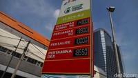 Di seluruh Pulau Jawa, harga Pertamax Turbo turun menjadi Rp 14.300 dari awalnya Rp 14.950 per liter.