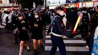 Ini merupakan perayaan Halloween pertama di Jepang yang digelar tanpa batasan setelah tiga tahun absen akibat COVID-19. Reuters/Kim Kyung-Hoon