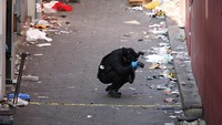 Diperkirakan sekitar 100.000 orang memenuhi distrik Itaewon, khususnya di gang-gang sempit, saat perayaan Halloween digelar pada Sabtu lalu. Distrik Itaewon di pusat ibu kota Seoul itu dikenal dengan kehidupan malamnya yang gemerlap.