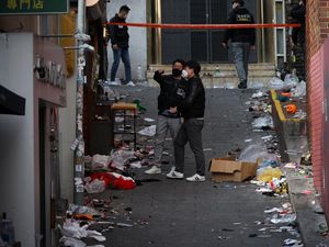 Walkot Seoul Menangis Minta Maaf Atas Tragedi Halloween di Itaewon