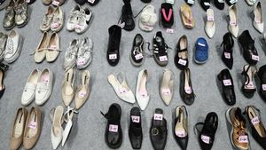 Polisi Korsel Tunjukkan Barang-barang Milik Korban Tragedi Itaewon