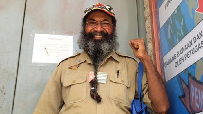 Dilaporkan warga menemukan jenazah Filep Karma, aktivis kemerdekaan Papua, di bibir pantai Base G, Jayapura, Papua, Selasa (01/11/2022) pagi. Sejauh ini belum ada penjelasan dari rumah sakit terkait penyebab kematiannya.