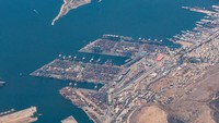Pelabuhan Pireas adalah pusat logistik, pelabuhan Yunani terbesar dan salah satu yang terbesar di Eropa, melayani Athena, Attica, dan Yunani sejak zaman kuno.