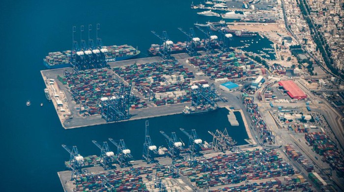 Potret Pelabuhan di Eropa yang Ternyata Dikuasai China Pelabuhan Pireas telah dikuasai oleh perusahaan pelayaran asal China, Cosco Shipping. Berikut foto pelabuhanya.