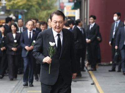 Presiden Korsel Beri Penghormatan Terakhir Korban Tragedi Itaewon