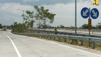 Menteri PUPR Basuki Hadimuljono mengatakan, kehadiran jalan tol yang terhubung dengan kawasan-kawasan produktif seperti Kawasan Industri, pariwisata, bandara, dan pelabuhan akan dapat mengurangi biaya logistik dan meningkatkan daya saing produk dalam negeri.