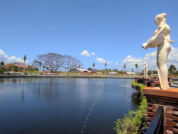 Proyek Embung Sanur dibangun dengan menelan anggaran sebanyak Rp 65 miliar dan dibangun lewat badan usaha milik negara (BUMN) konstruksi PT Brantas Abipraya (Persero) dengan konsultasi konstruksi PT Virama Karya. Foto: I Wayan Sui Suadnyana