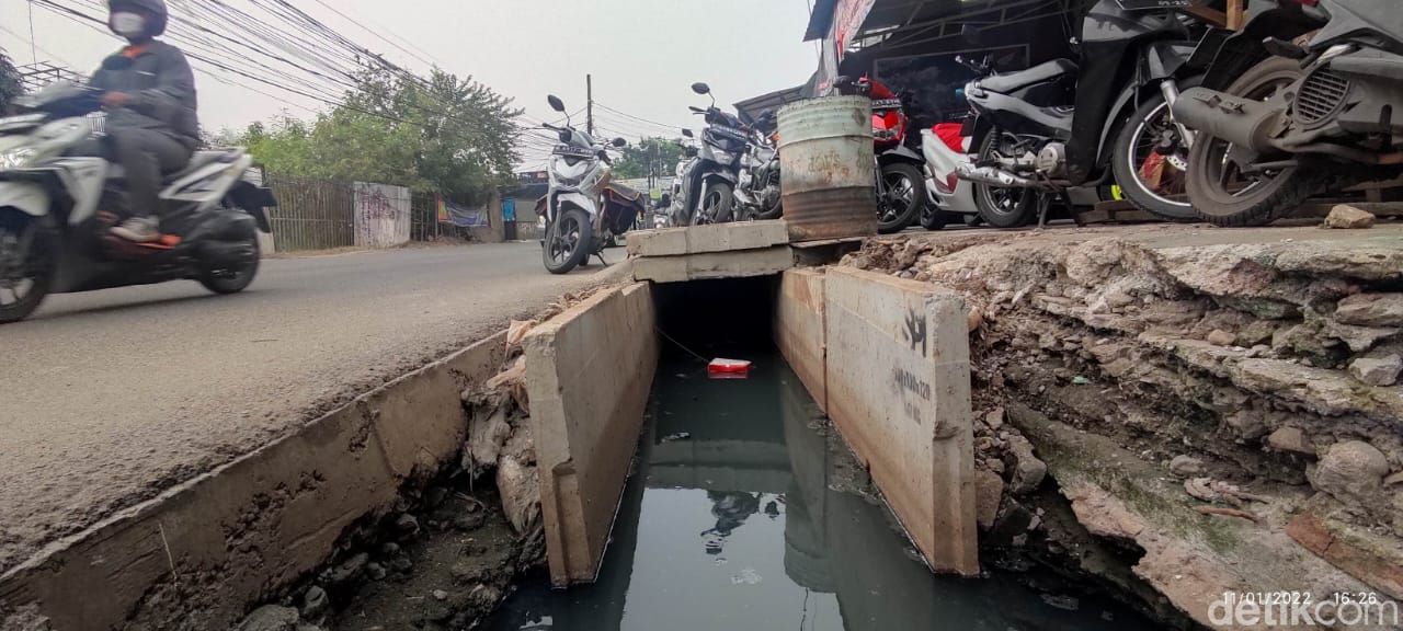 Proyek got di Jl Setiabudi, Pamulang, Tangsel, 1 November 2022. (Andhika Prasetya/detikcom)
