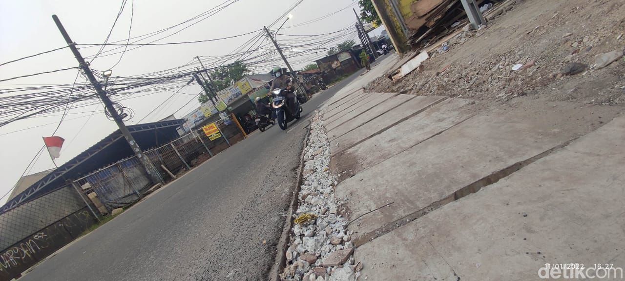 Proyek got di Jl Setiabudi, Pamulang, Tangsel, 1 November 2022. (Andhika Prasetya/detikcom)